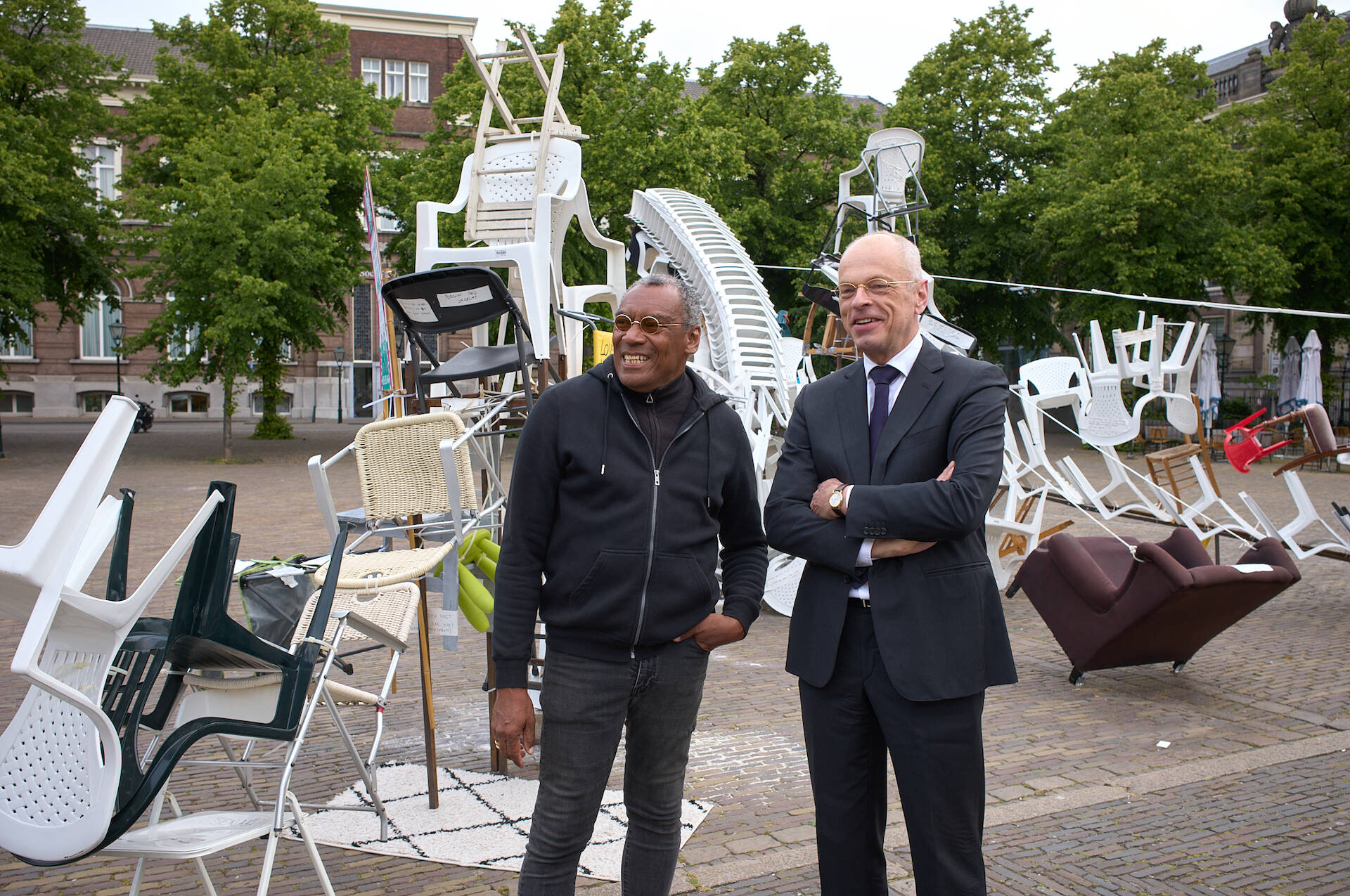 Eerste Kamervoorzitter Jan Anthonie Bruijn bracht op 30 mei 2023 een bezoek aan het kunstwerk.