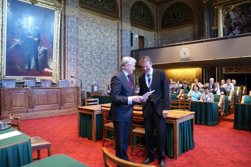 Voorzitter Kiesraad overhandigd officieel procesverbaal aan de voorzitter van de Eerste Kamer