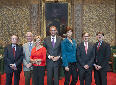 Groepsfoto leden Parlementaire onderzoekcommissie