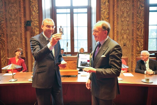 Aanbieding rapport van de Parlementaire Onderzoekscommissie 