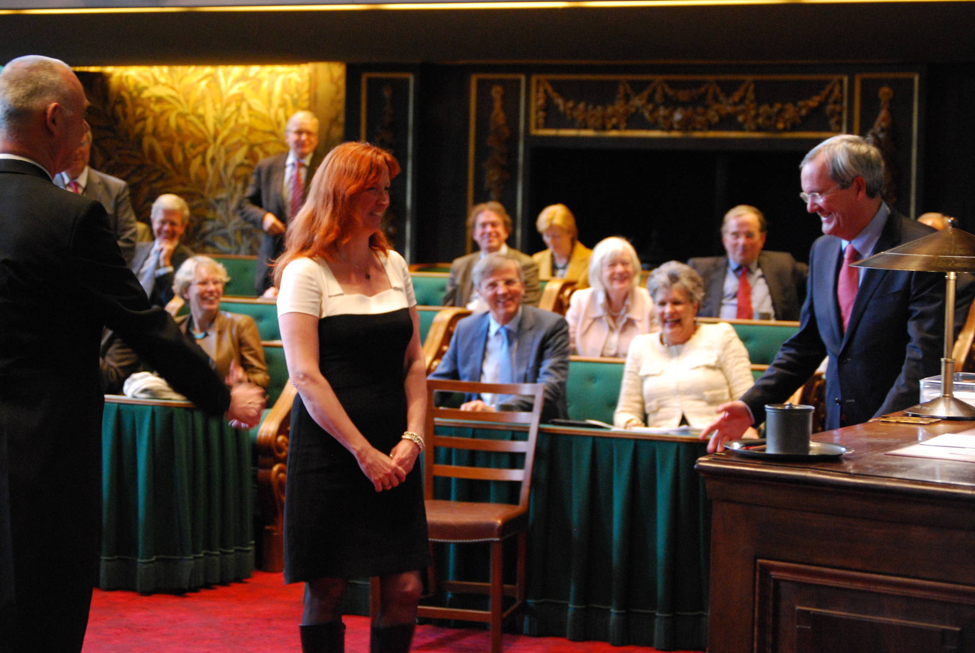 Binnenkomst van mevrouw Gerkens in de Eerste Kamer