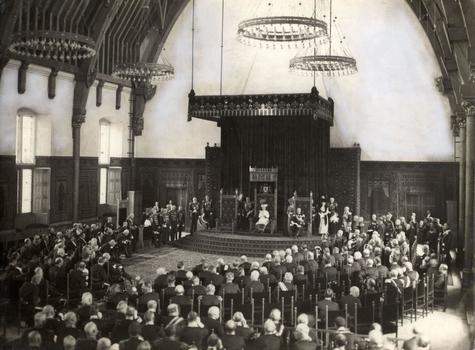 Koningin Wilhelmina bij de Verenigde Vergadering in 1913