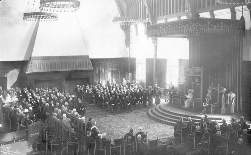Koningin Wilhelmina bij de Verenigde Vergadering in 1921