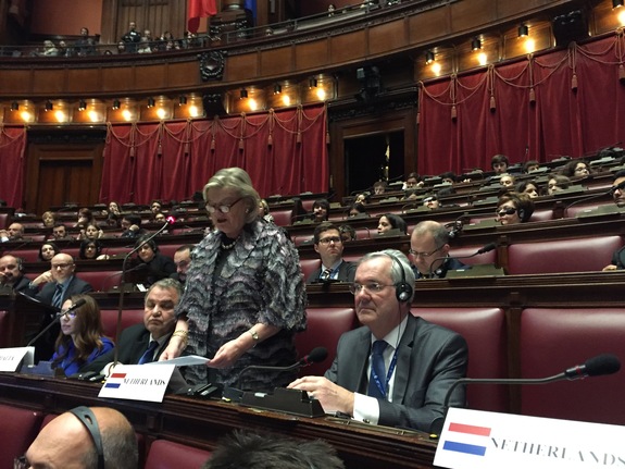 Voorzitter Ankie Broekers-Knol spreekt op de conferentie