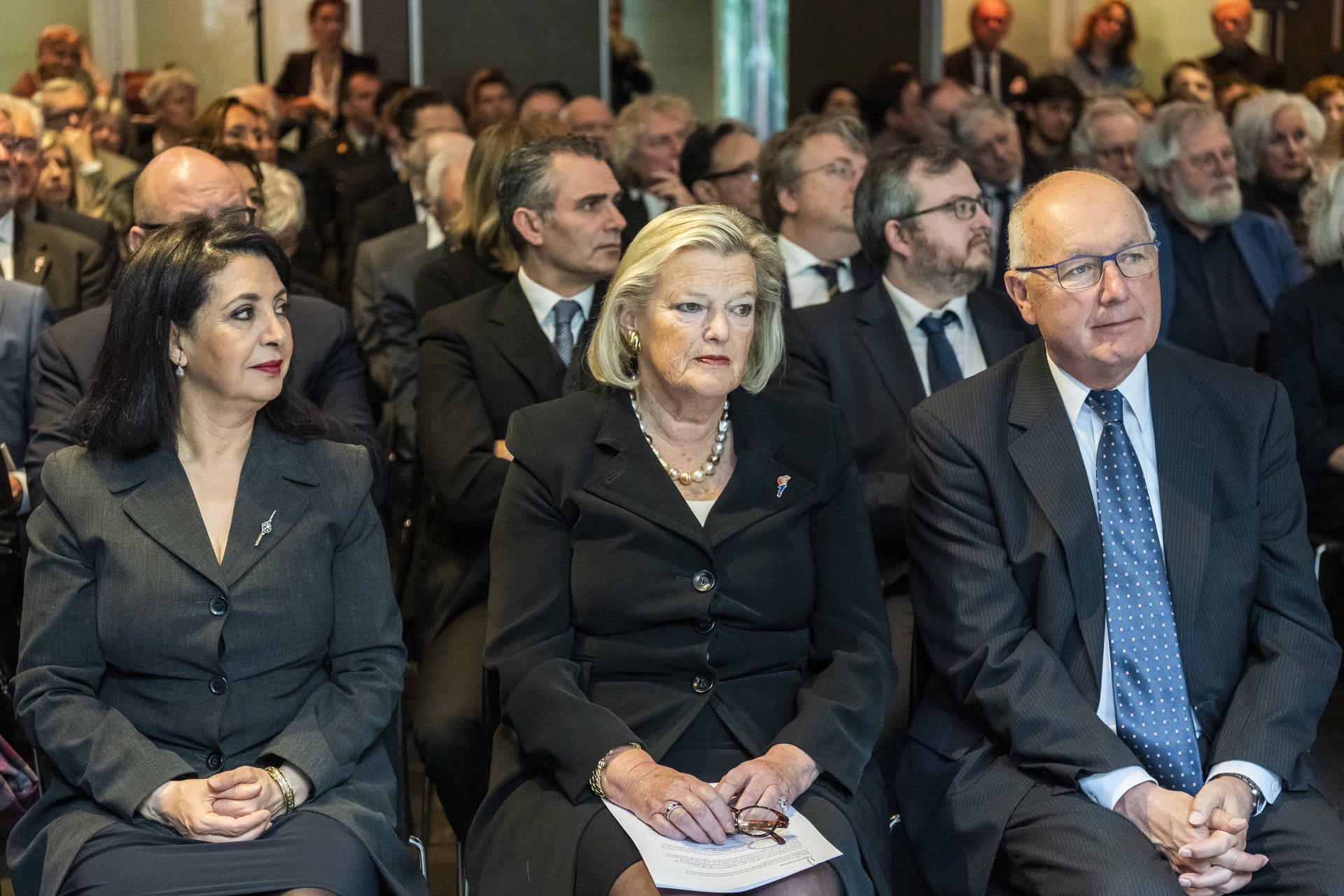 Vlnr: Tweede Kamervoorzitter Arib, Eerste Kamervoorzitter Broekers-Knol en VS-ambassadeur Hoekstra