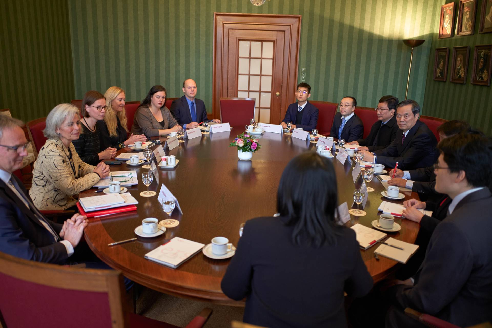Leden van de commissie OCW ontvingen 19/11 een delegatie Chinese parlementariërs