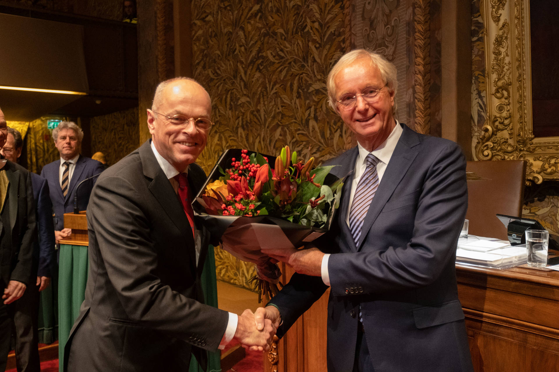 Felicitaties van Kamervoorzitter Bruijn voor de twee leden die hun maidenspeech hielden tijdens het debat