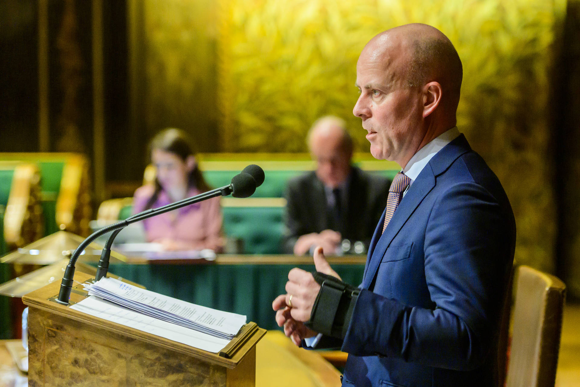 Minister Knops (BZK) tijdens het debat