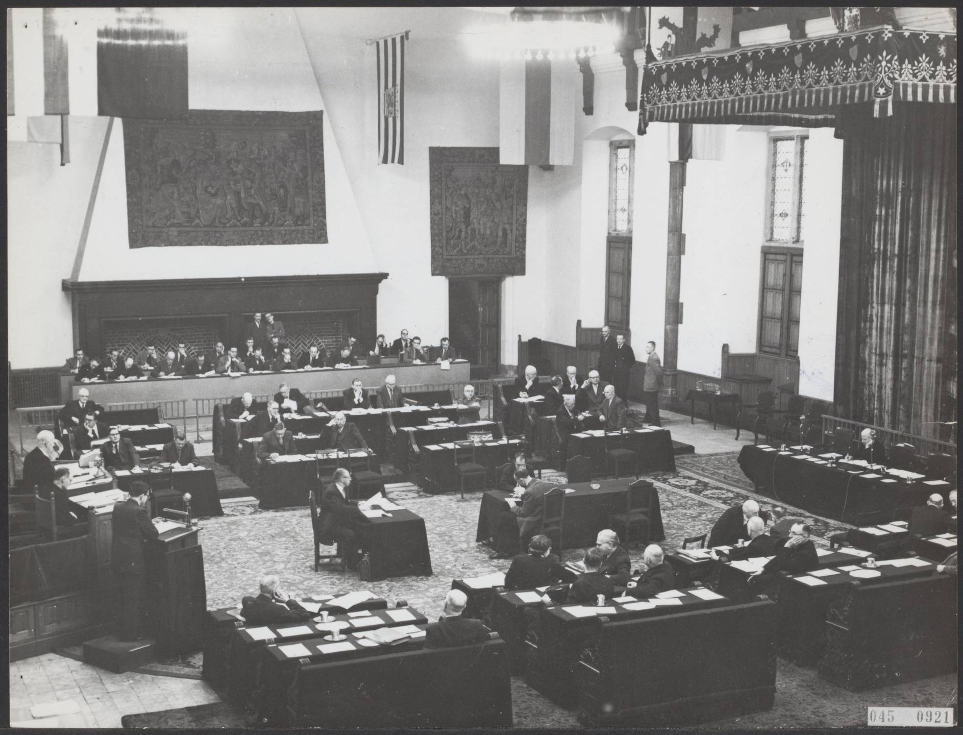 Eerste Kamer vergaderde in 1956 in de Ridderzaal ivm verbouwing van de eigen zaal