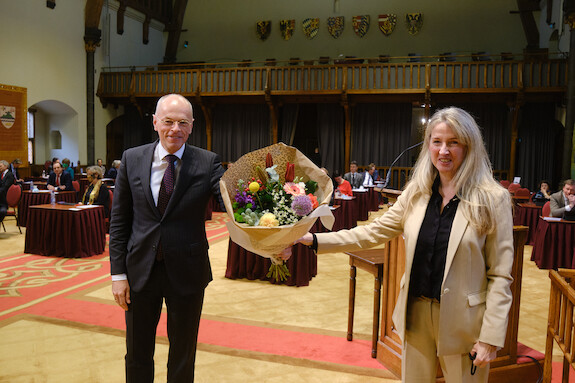 Felicitaties voor senator Arda Gerkens van Kamervoorzitter Jan Anthonie Bruijn