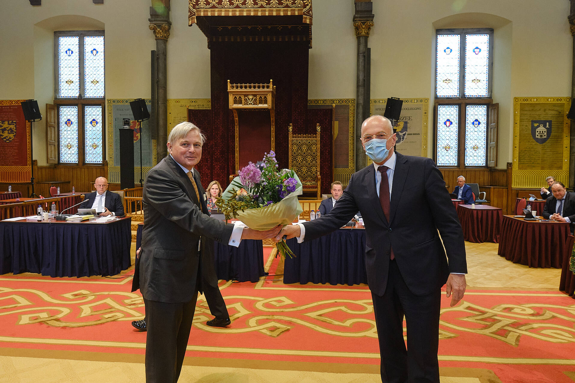 Felicitaties van Eerste Kamervoorzitter Jan Anthonie Bruin voor senator Keunen die zijn maidenspeech hield