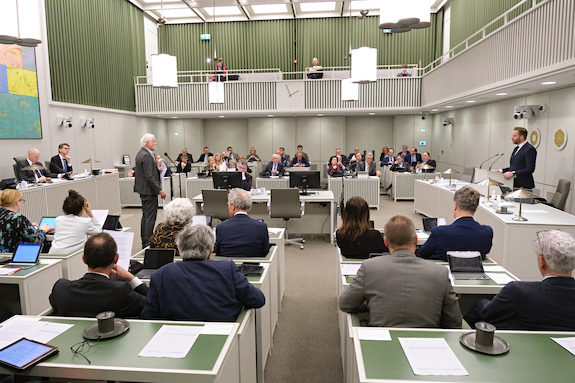 De Kamer tijdens de voortzetting van de interpellatie op 15 maart 2022