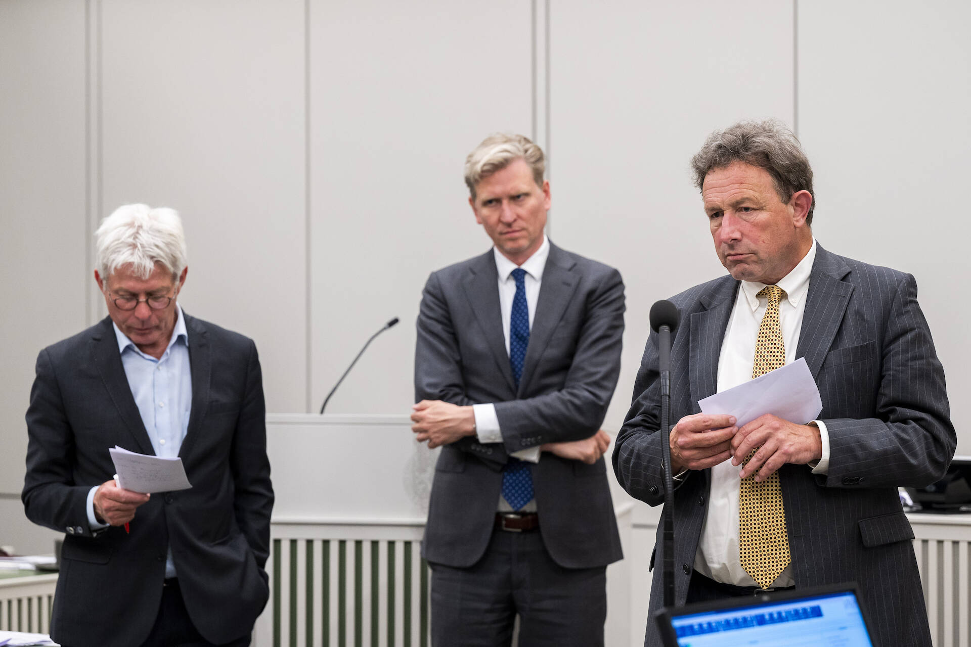 Vlnr: senator Crone (PvdA), senator Van Apeldoorn (SP) en senator Frentrop (Fractie-Frentrop)