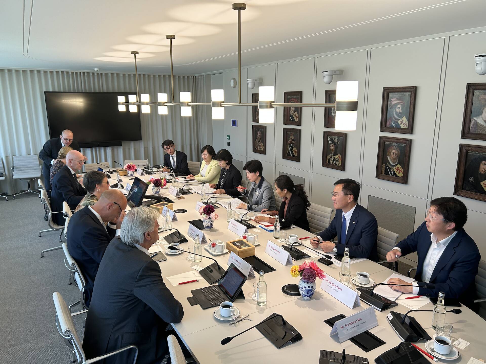 Gesprek tussen de delegatie uit Zuid-Korea en leden van de commissies voor Economische Zaken en Klimaat (EZK) en Financiën (FIN)