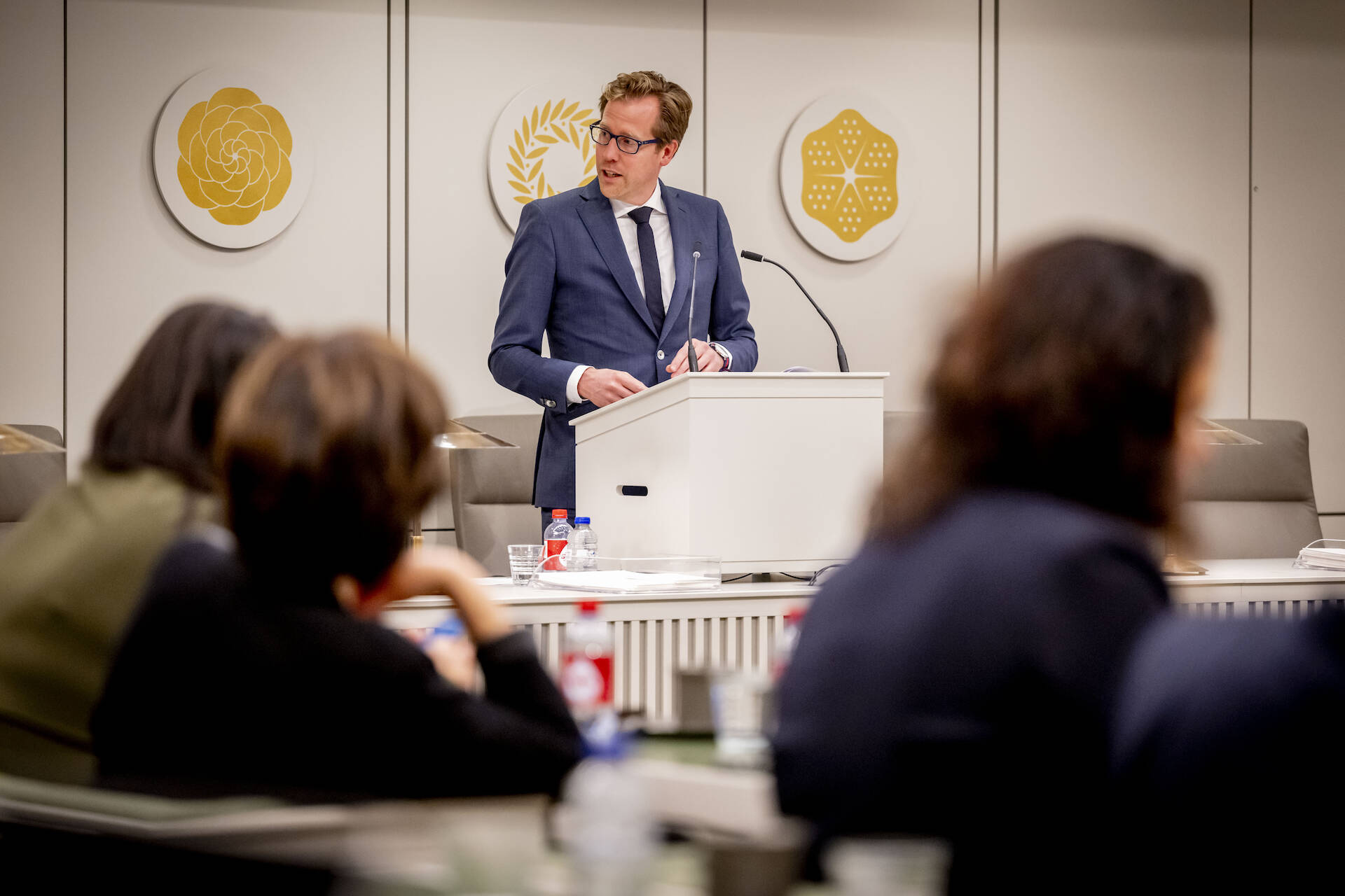 Staatssecretaris Van der Maat (Defensie) tijdens het interpellatiedebat op 5 december 2023