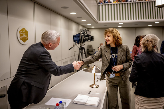 Staatssecretaris Van der Burg van Asiel en Migratie (links) en VVD-fractievoorzitter Schippers (rechts)