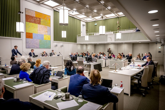 De plenaire zaal van de Eerste Kamer tijdens het debat over de beëindiging gaswinning Groningen 