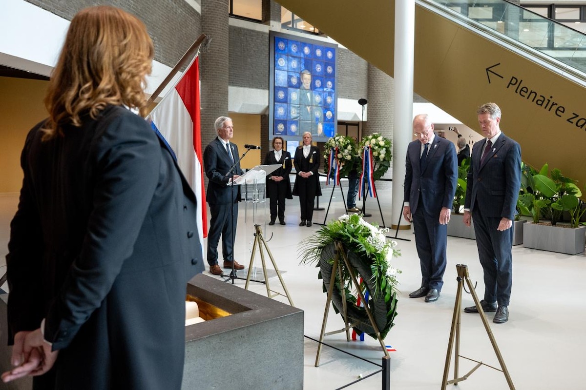Oorlogsslachtoffers herdacht door Staten-Generaal