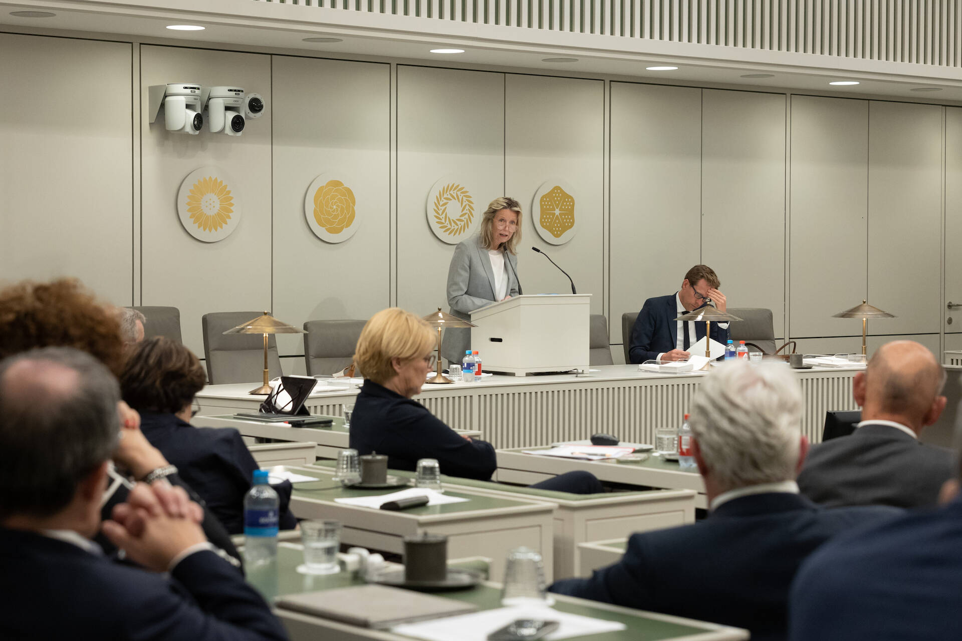 Foto van de plenaire vergaderzaal van de Eerste Kamer in vergadering