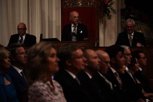 De Eerste Kamervoorzitter is ook de Voorzitter van de Verenigde Vergadering.