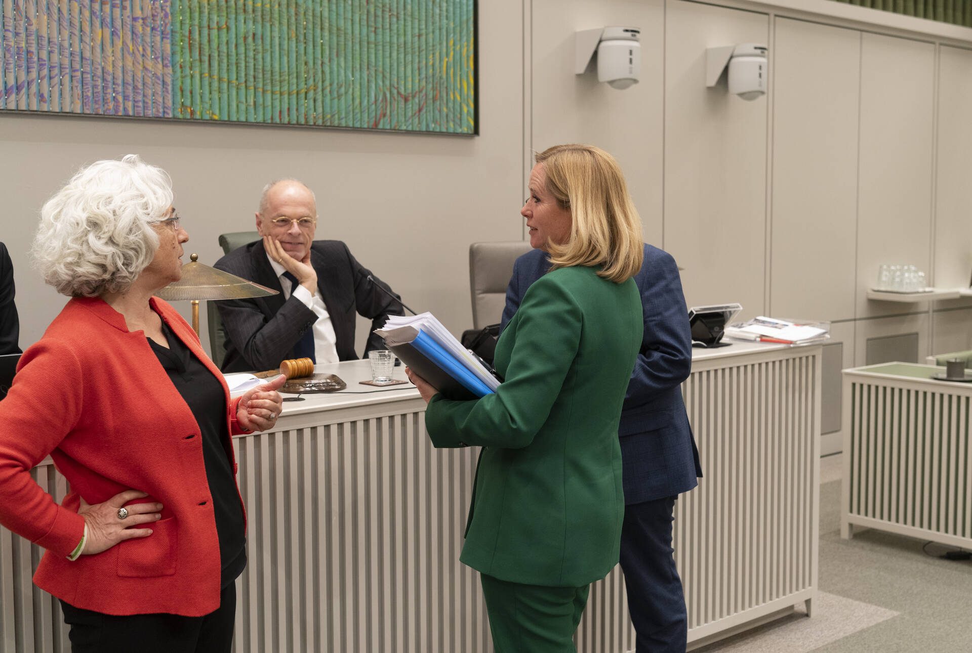 Senator Karimi in gesprek met minister Klever