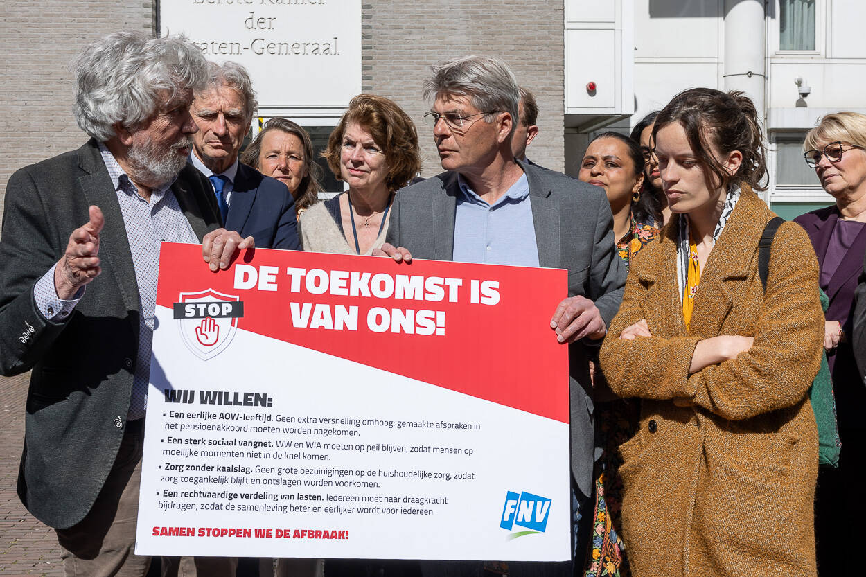 De commissie voor Sociale Zaken en Werkgelegenheid nam een petitie in ontvangst van de FNV.