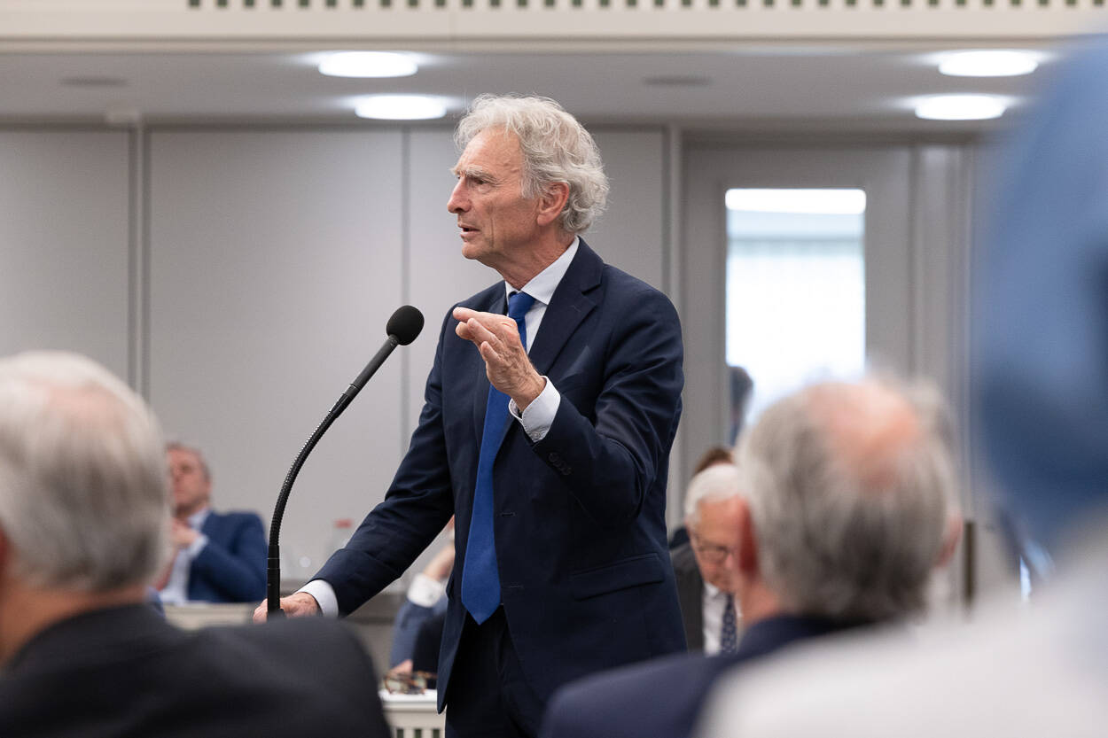 Senator Rosenmöller (GroenLinks-PvdA) tijdens het debat op 7 april 2026