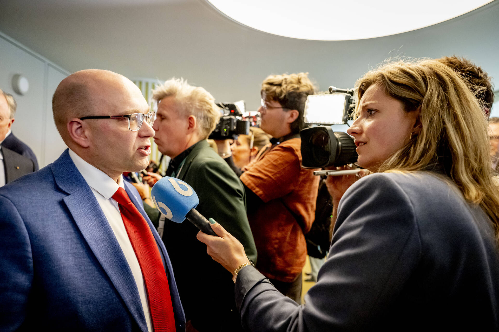 Senator Van Hattem (PVV) wordt geïnterviewd 