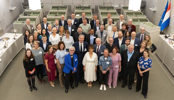 Provincies Zuid-Holland en Flevoland bezoeken Eerste Kamer