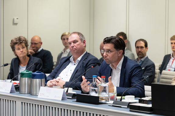 Deskundigen in gesprek met de commissies LNV en VWS over gezondheidsrisico's in de agrarische sector