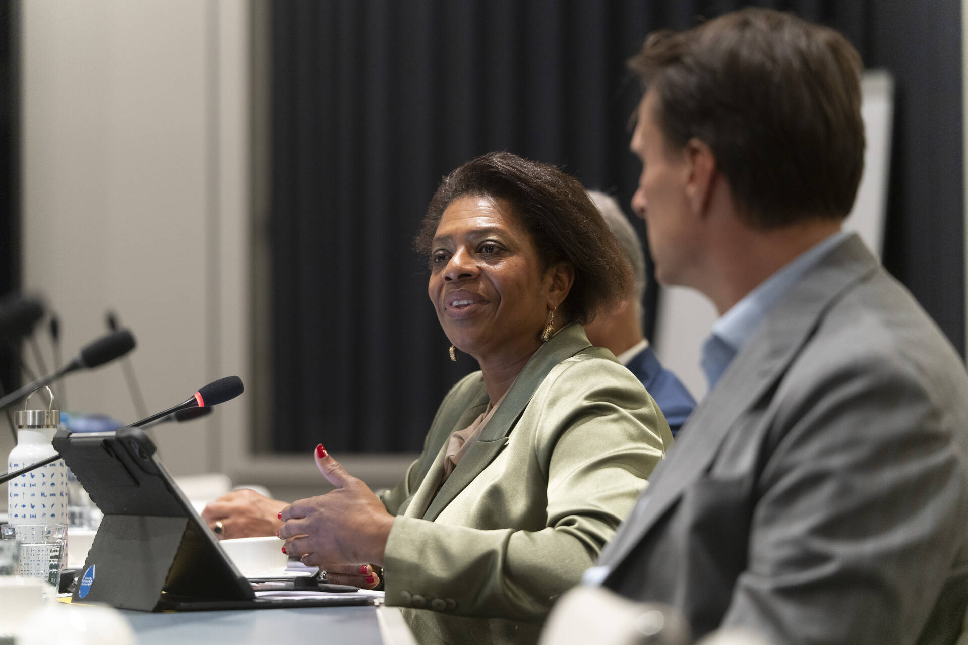 De commissie BIZA in gesprek met de voormalige Staatscommissie tegen Discriminatie en Racisme