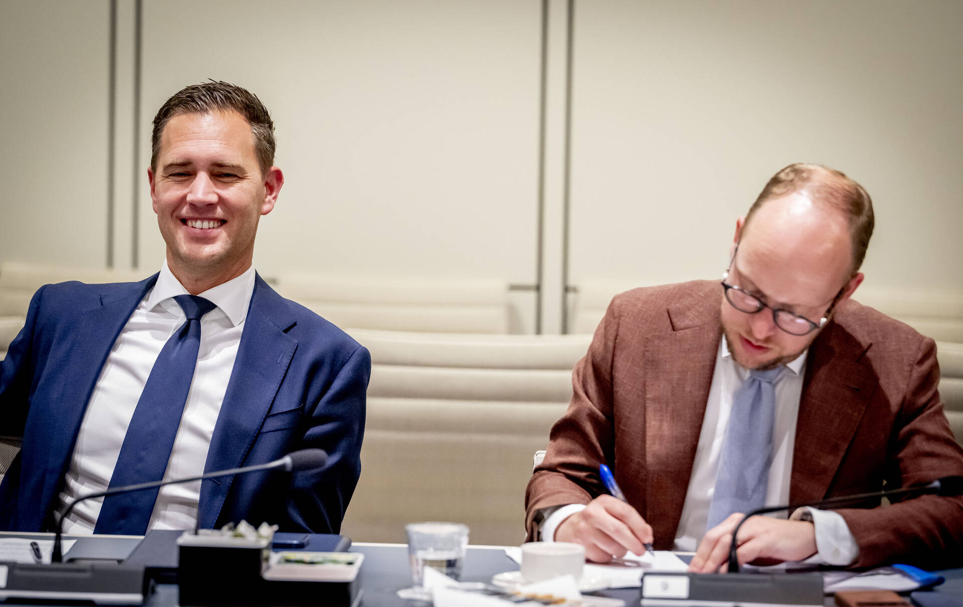 Minister Heinen (links) en staatssecretaris Eerenberg van Financiën