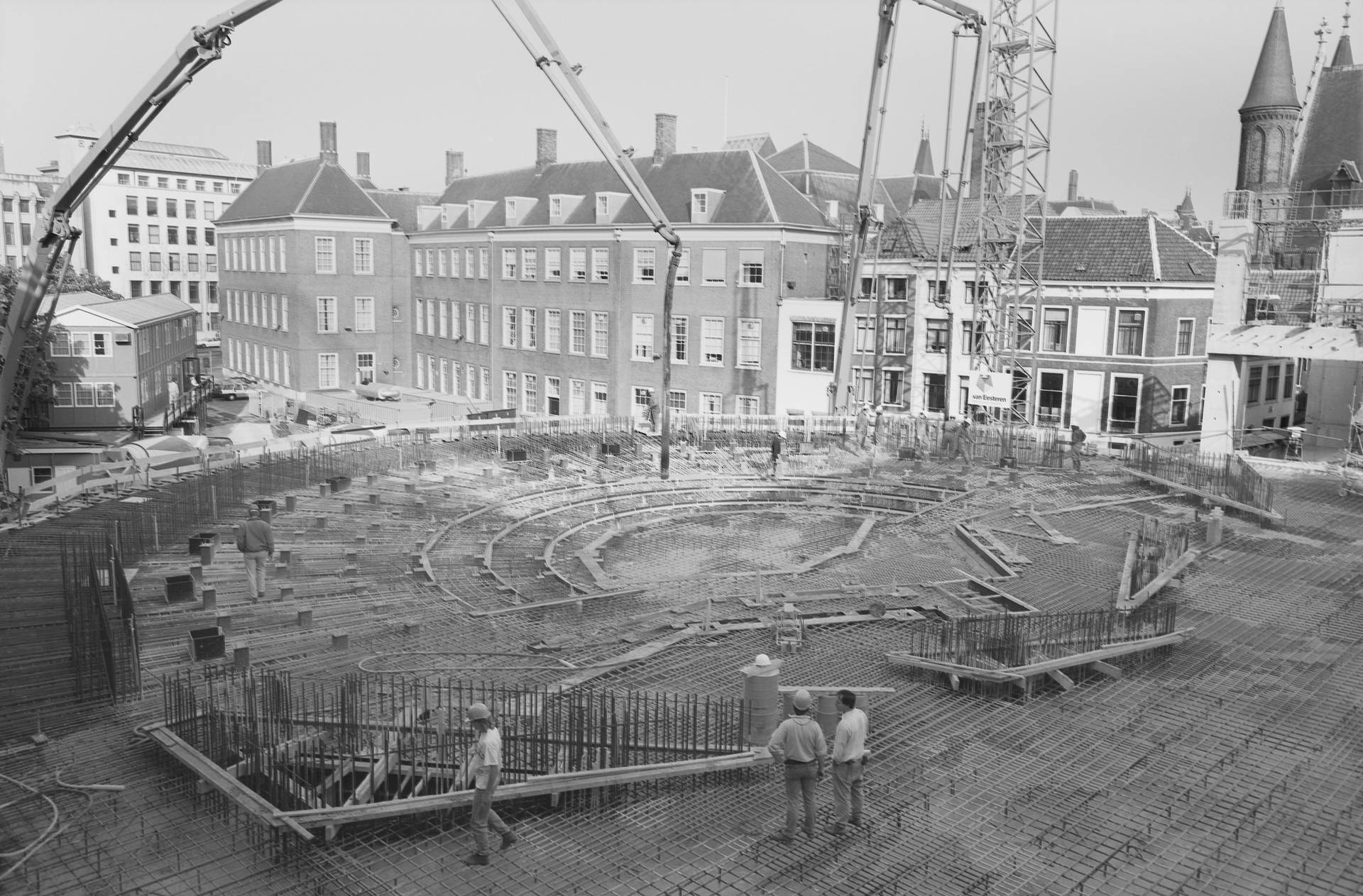 De nieuwbouw van de Tweede Kamer in aanbouw