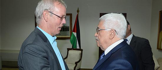 Senator Kox (SP) op bezoek bij Abbas
