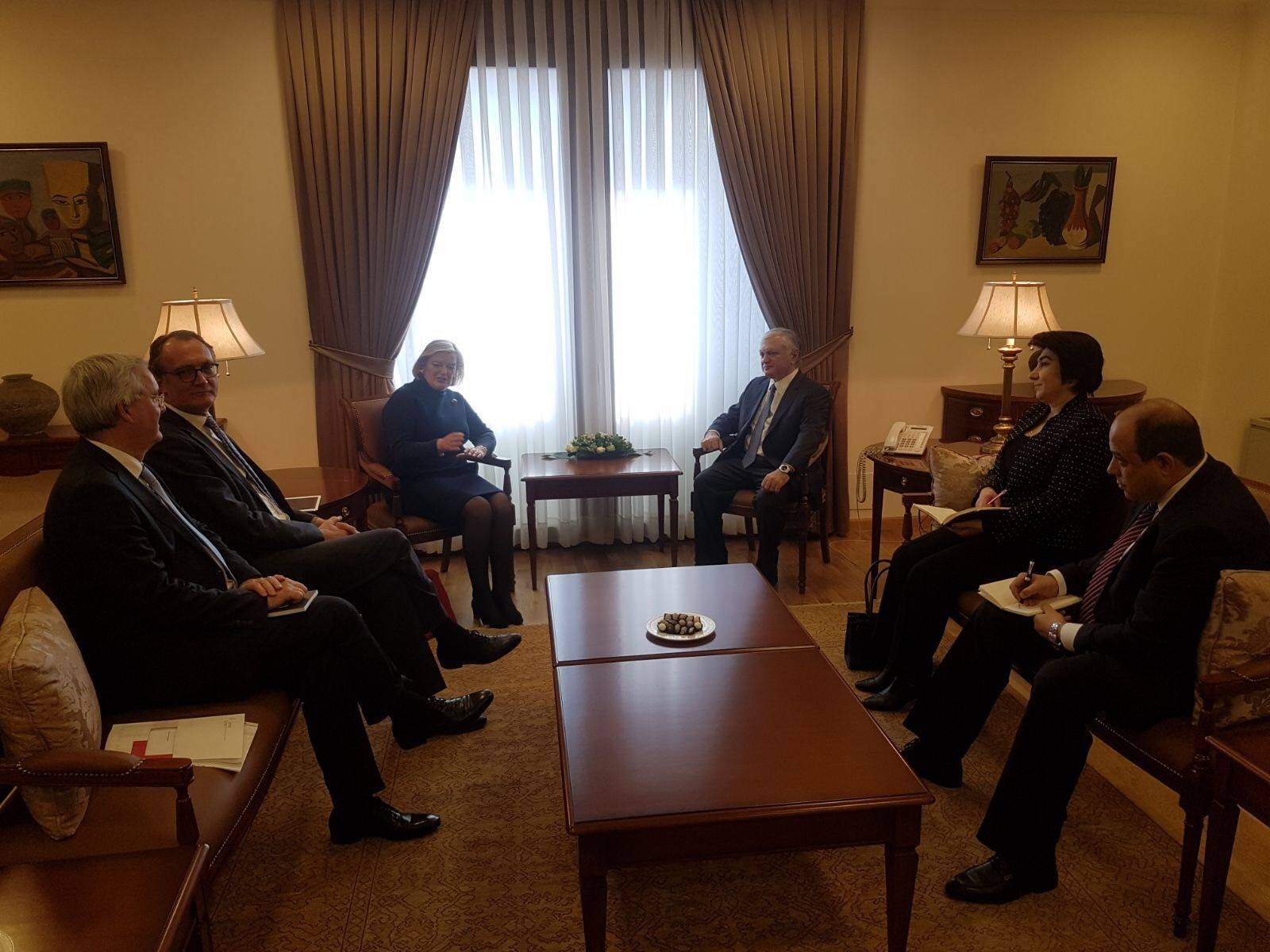 De delegatie bij minister van Buitenlandse Zaken Edward Nalbandian