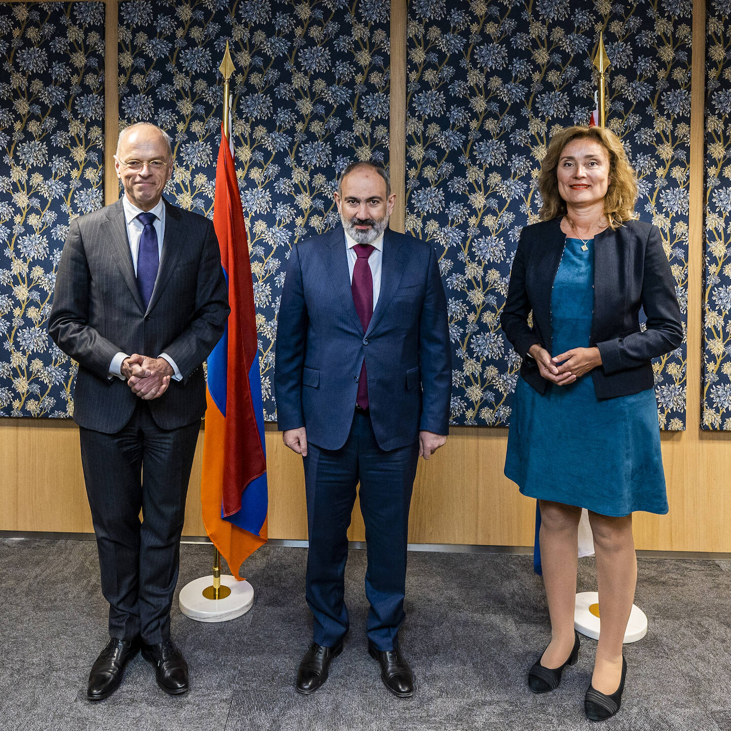 Eerste Kamervoorzitter Jan Anthonie Bruijn, minister-president Nikol Pashinyan van Armenië, Tweede Kamervoorzitter Vera Bergkamp