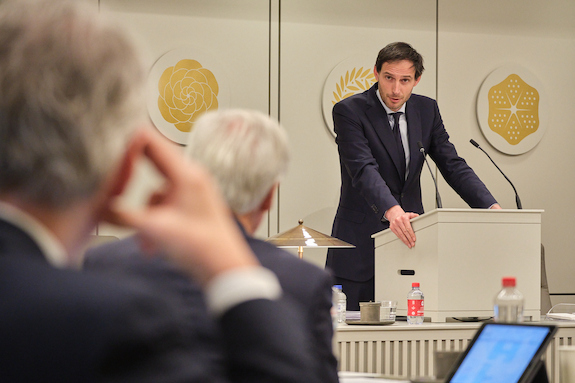 Minister Hoekstra (Buitenlandse Zaken) tijdens het debat op 18 april 2023
