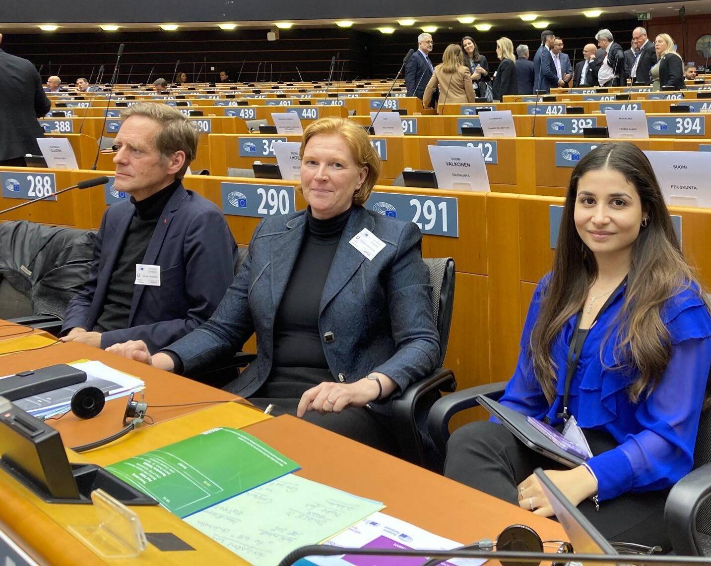 Senator Geerdink (midden) nam namens de Eerste Kamer deel aan het Tax Symposium