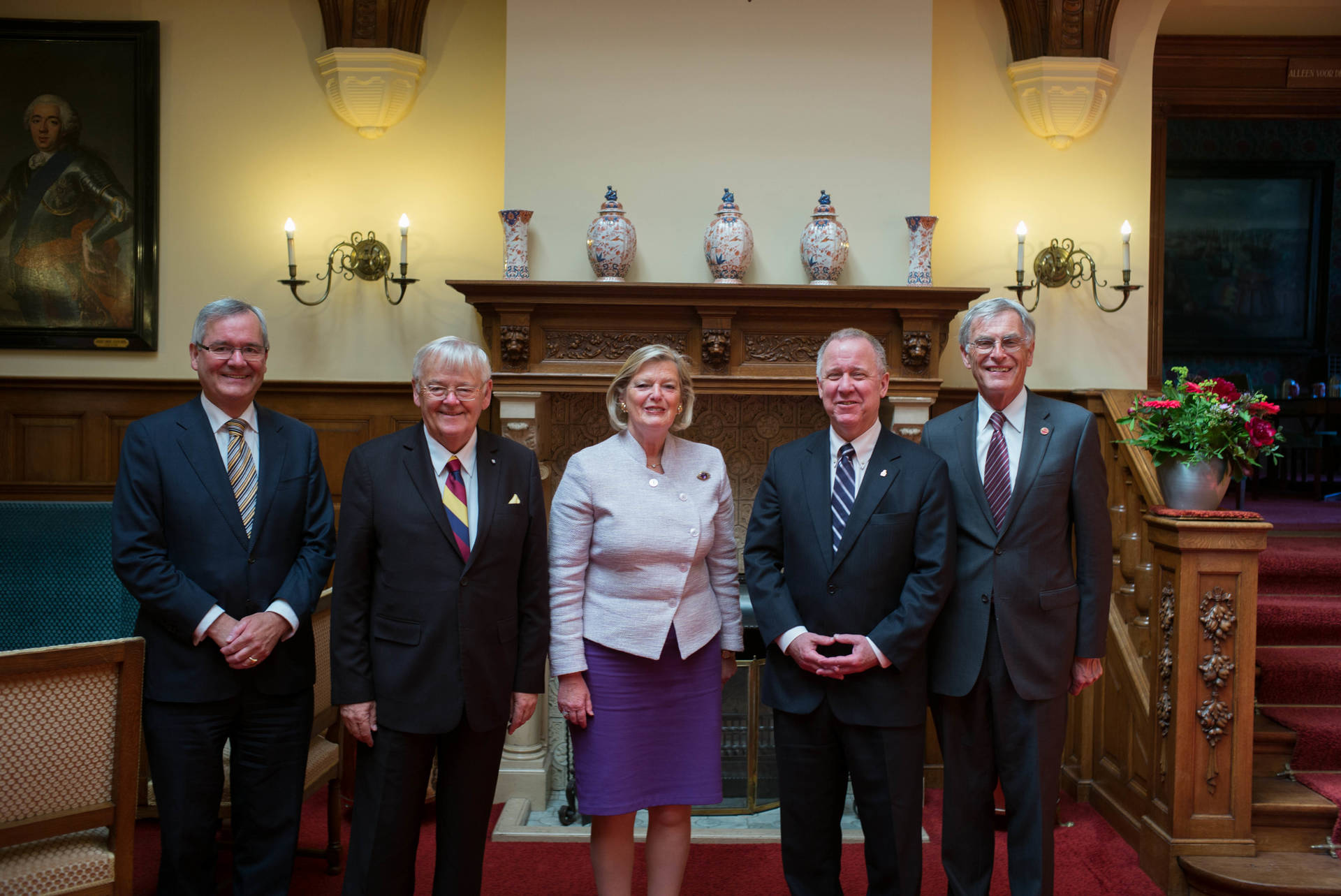 Groepsportret Griffier Hamilton, Senaatsvoorzitter Kinsella, Eerste Kamervoorzitter Broekers-Knol, Ambassadeur Lambert en Senator Cowan