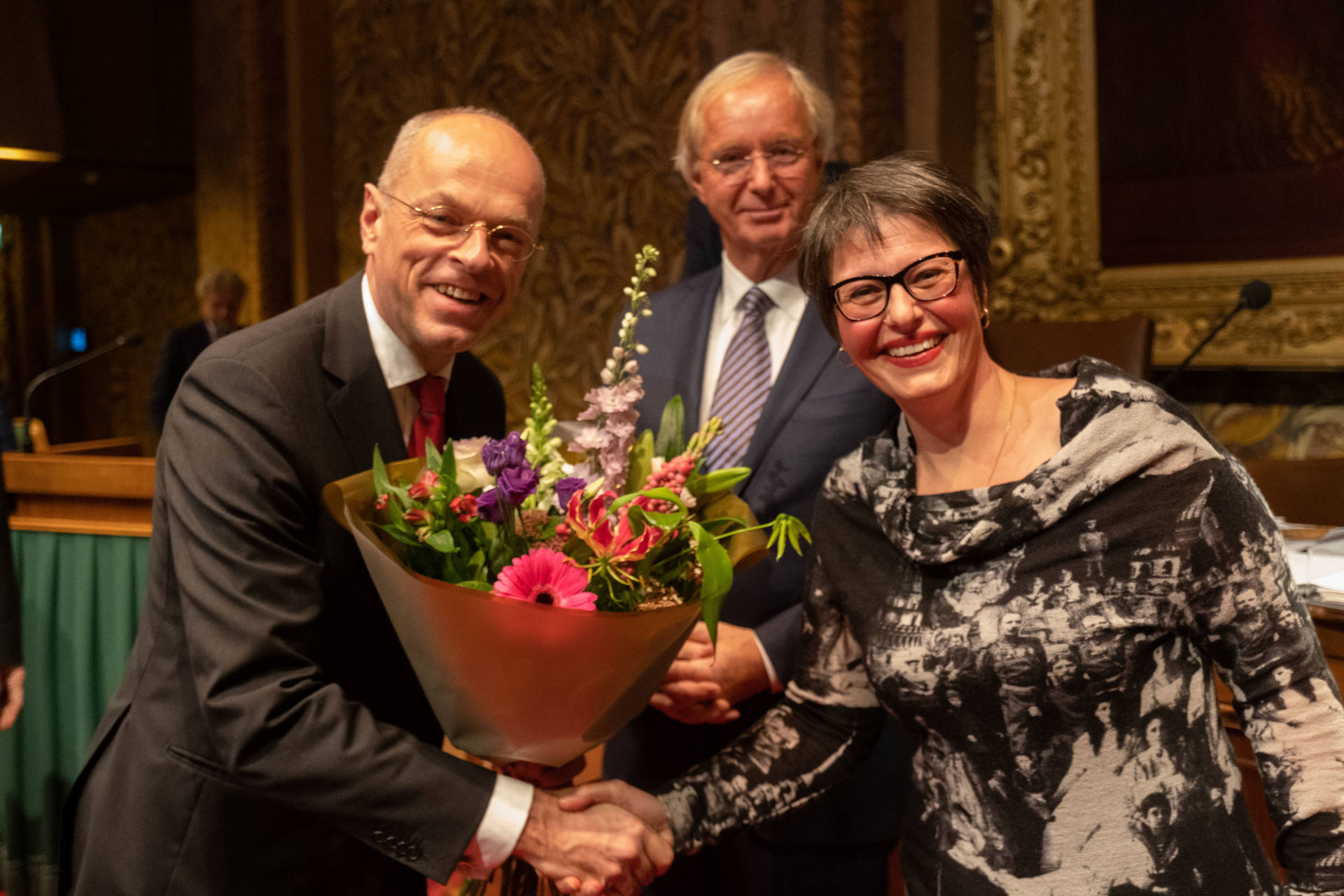 Felicitaties van Kamervoorzitter Bruijn voor de twee leden die hun maidenspeech hielden tijdens het debat