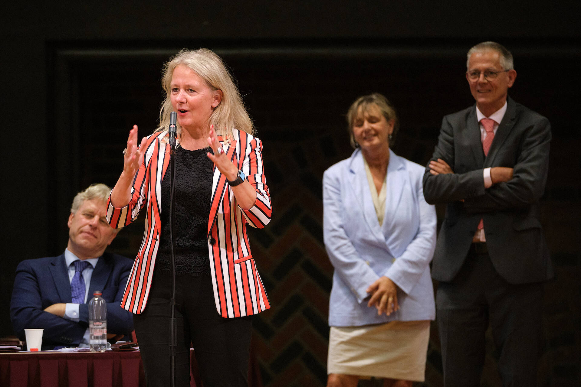 Esther-Mirjam Sent (PvdA) tijdens een debat in de Eerste Kamer