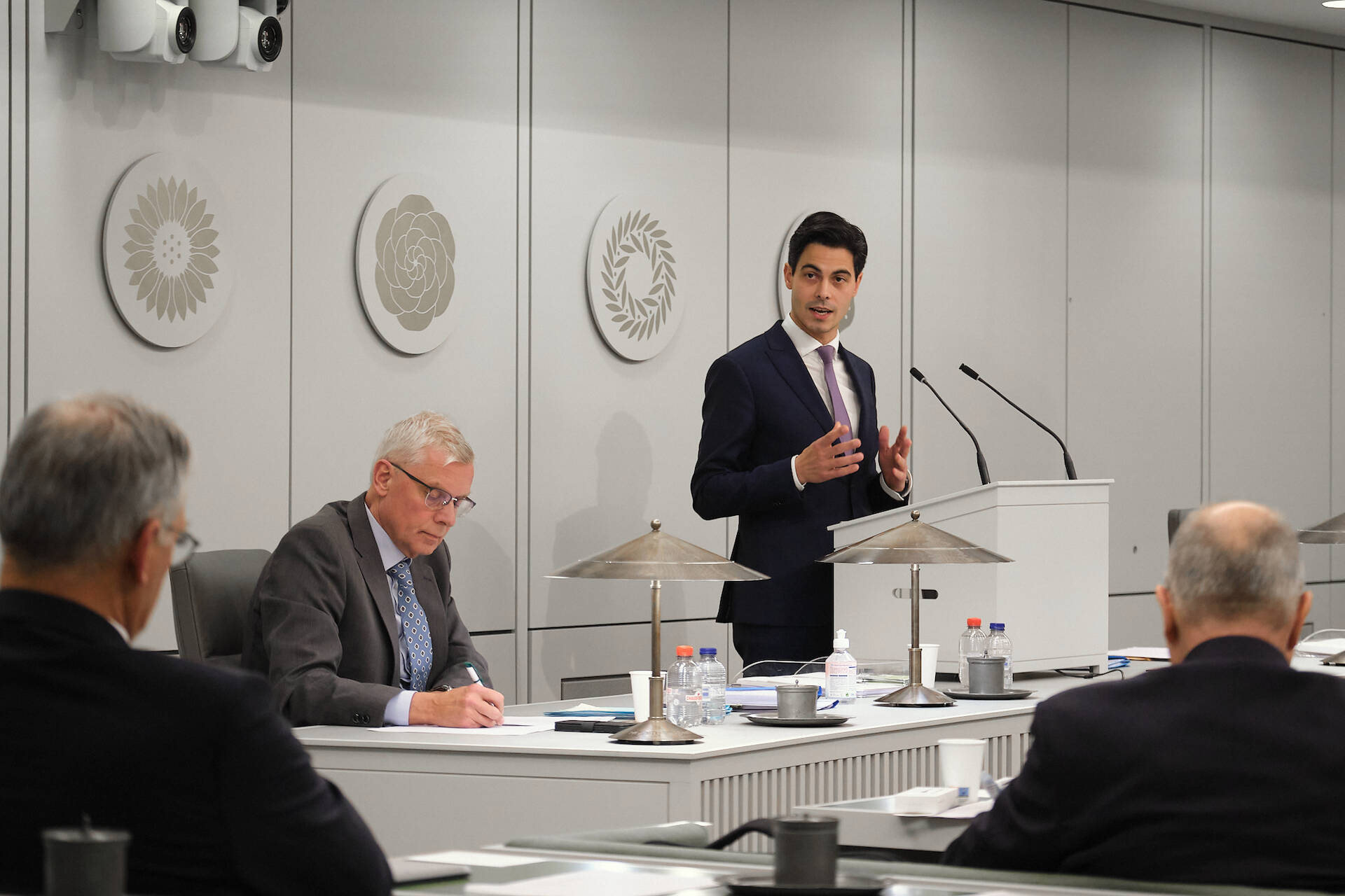 Minister Jetten tijdens het debat op 8 maart 2022