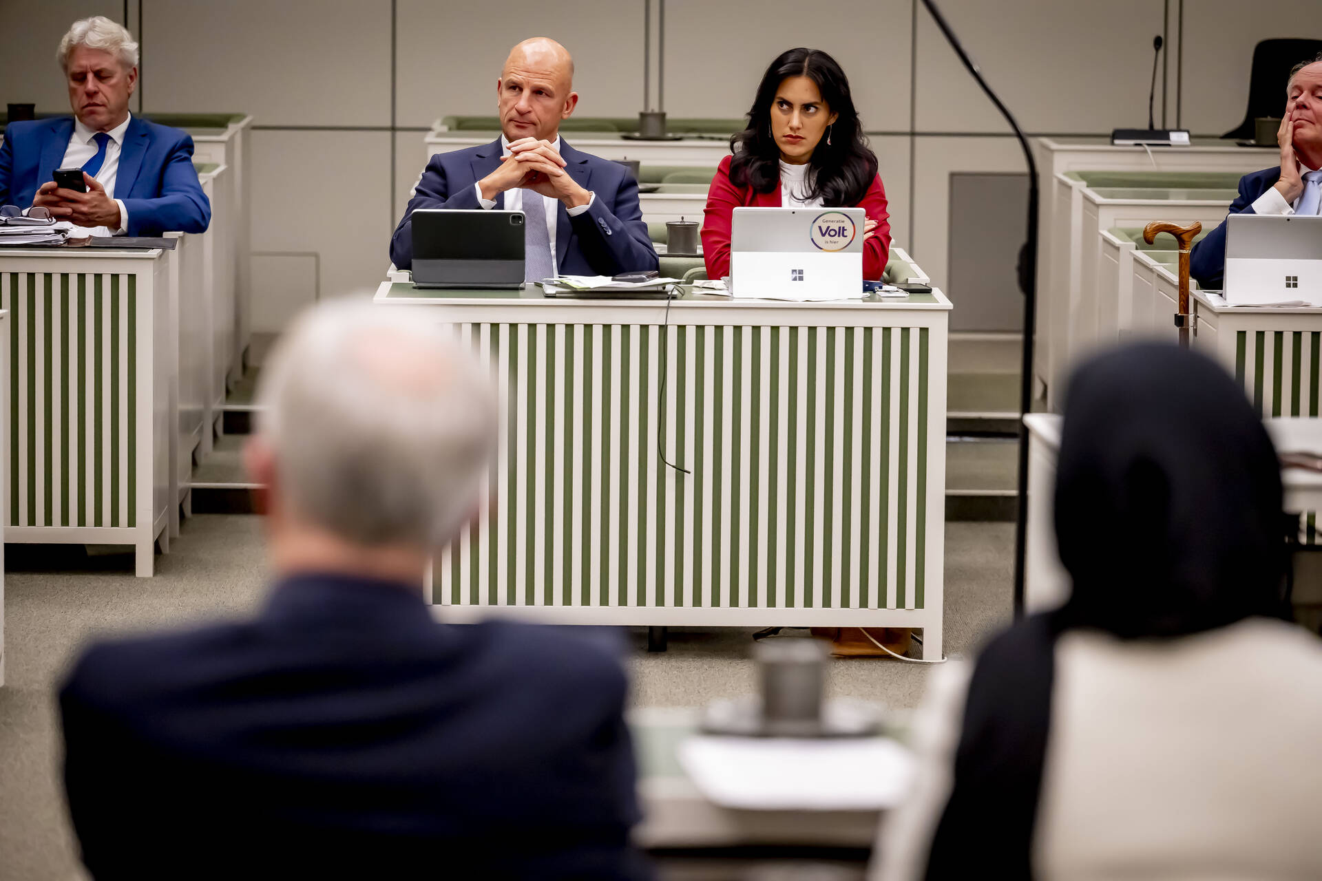  Senator Rietkerk (CDA) en senator Perin-Gopie (Volt) in de bankjes