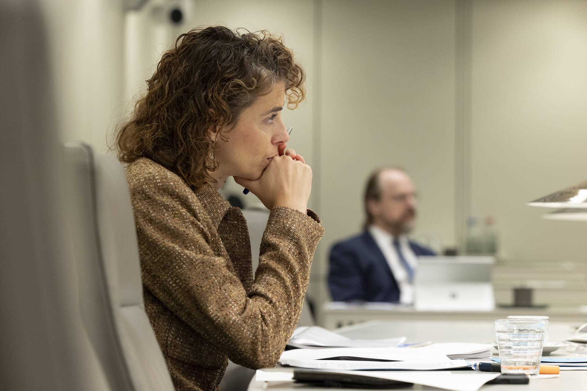 Demissionair minister Hermans tijdens het debat op 2 december 2025
