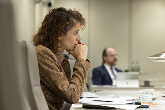Demissionair minister Hermans tijdens het debat op 2 december 2025