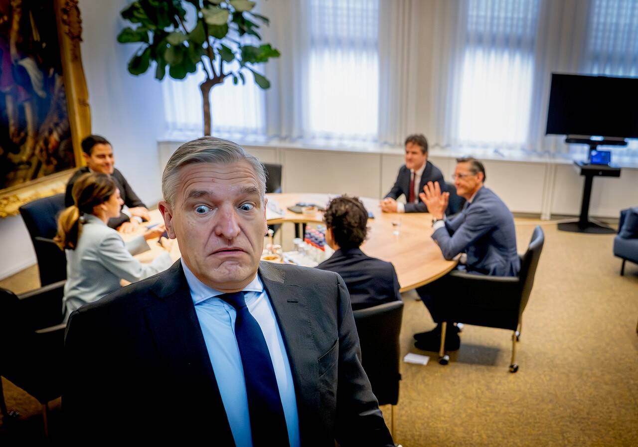 Informateur Sybrand Buma spreekt met fractievoorzitters Jesse Klaver (GroenLinks-PvdA), Dilan Yesilgoz (VVD), Joost Eerdmans (JA21), Henri Bontenbal (CDA) en Rob Jetten (D66)