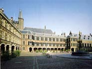 Foto Gebouwen Eerste Kamer vanaf het Binnenhof